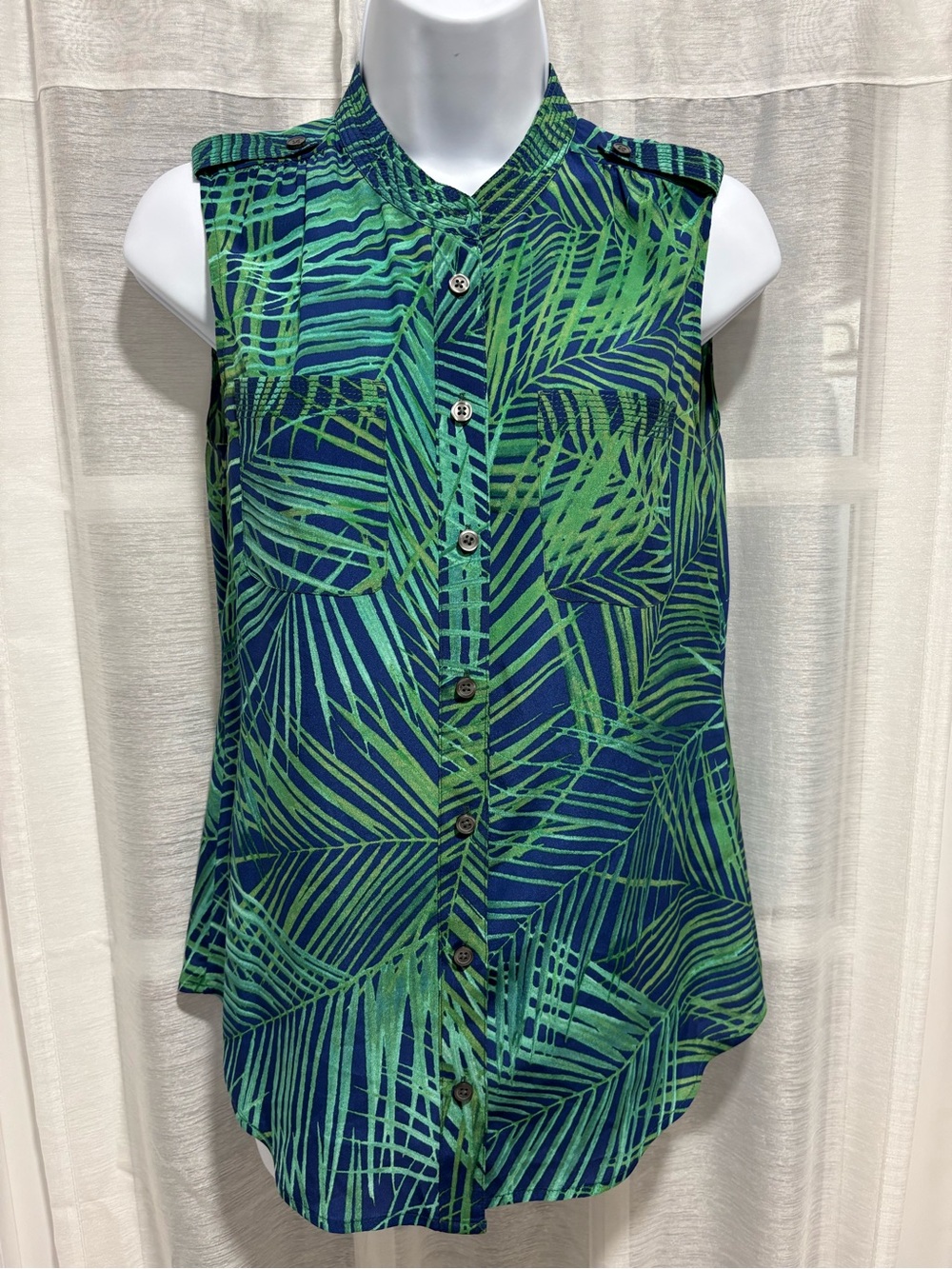 Banana Republic 100% Silk Tropical Leaf Print Sleeveless Button-Up Blouse Size 4